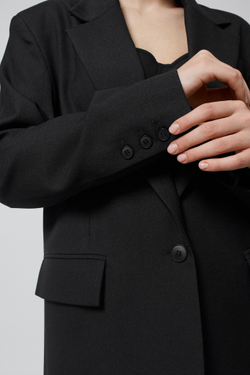 черный пиджак