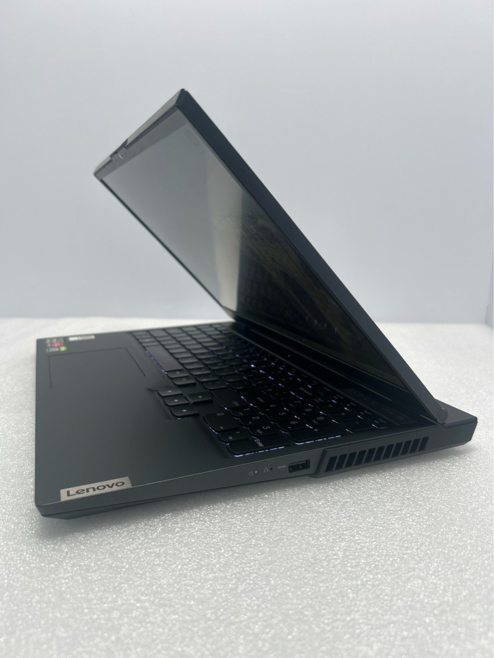 Ноутбук Lenovo Legion 5 15ARH05H (82B10083RU) 15.6"/AMD Ryzen 7 4800H /RAM 16 GB/SSD 512 GB/RTX2060/1920x1080/IPS 144 Hz/Windows 11/Подсветка кл-ры: LED/черный. Состояние: Уценка/маленькая трещина на топе/C1