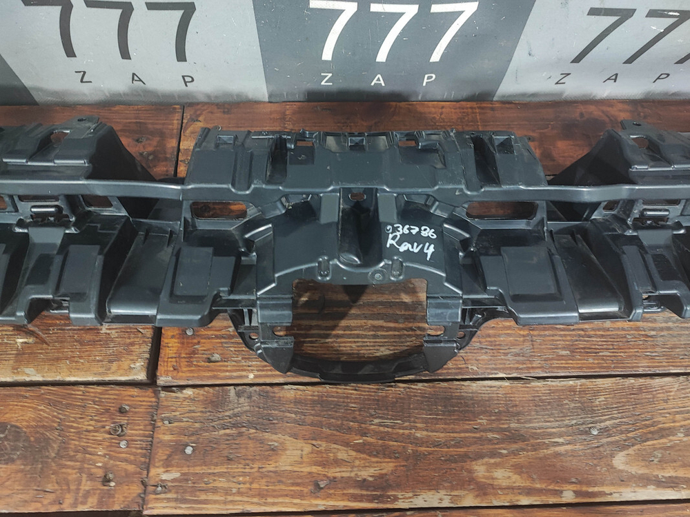 Кронштейн решетки радиатора Toyota RAV4 V (XA50) 18-нв Б/У Оригинал 531150R030