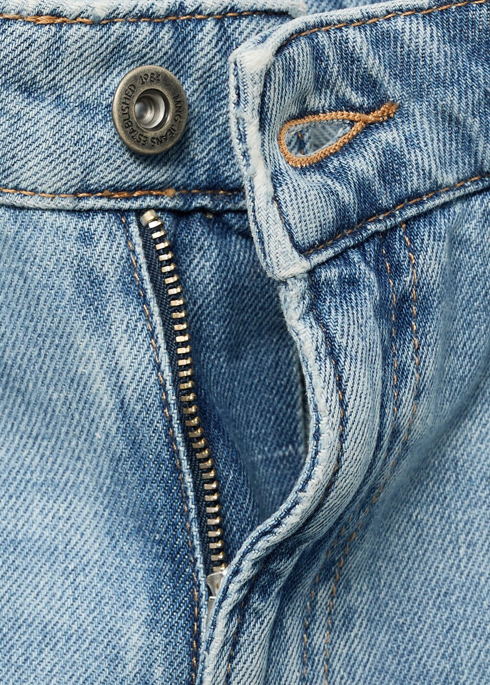 Джинсы с широкими штанинами и высокой посадкой