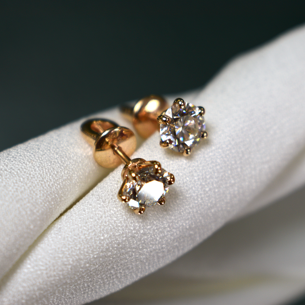 Пусеты с бриллиантом 57 граней