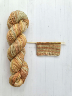 Носочная пряжа ручного окрашивания superwash 420 м / 100 г Цвет Карамельная груша