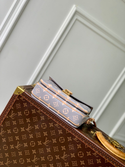 Louis Vuitton Pochette Metis East West