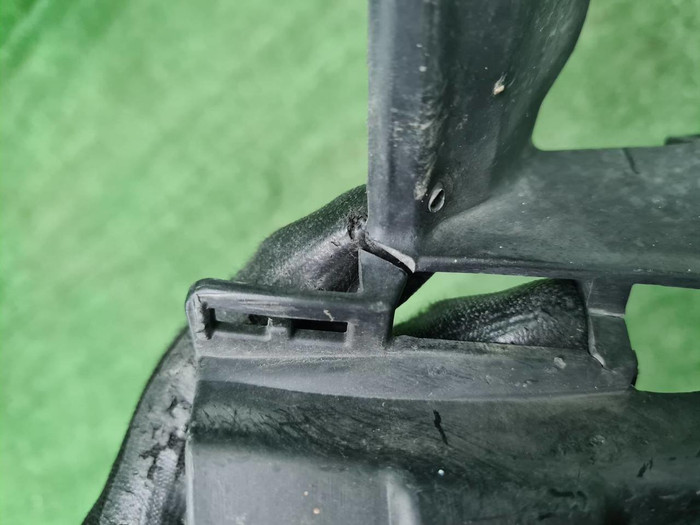 Кронштейн переднего бампера BMW 5er G30 (17-20)