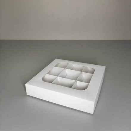 Коробка для конфет 9 шт с окном белая, ячейка 5х5см, 15х15х3 см