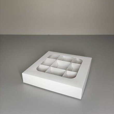 Коробка для конфет 9 шт с окном белая, ячейка 5х5см, 15х15х3 см