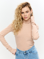 Карамельная водолазка в рубчик