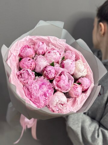 Монобукет из 15 пионов сорта "Сара Бернар"