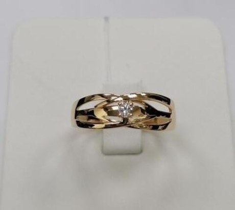 Кольцо из золота с фианитами