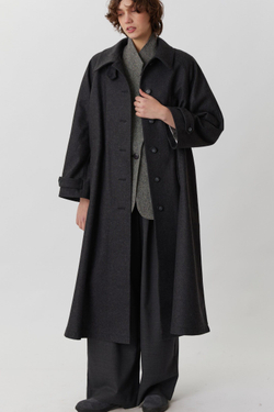 Объемное пальто в серую елочку