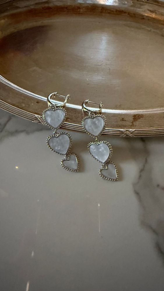 серебристый