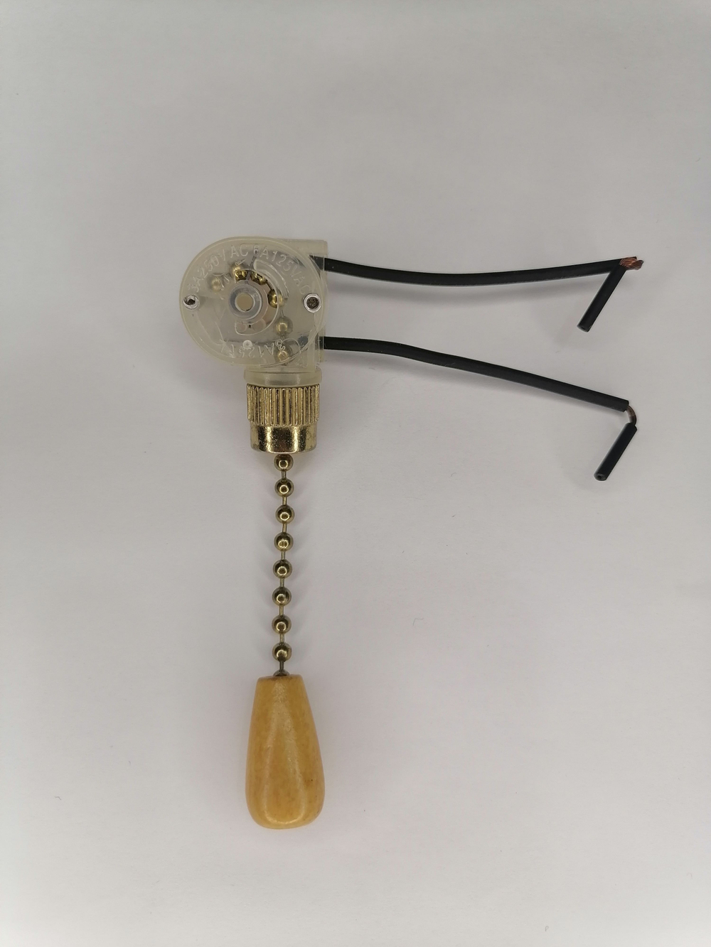 Выключатель с цепочкой золото 5см.