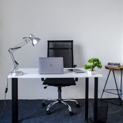 TLI-221 SILVER E27 Светильник настольный. Цоколь Е27. 60W. Механический выключатель. Серебристый. ТМ Uniel