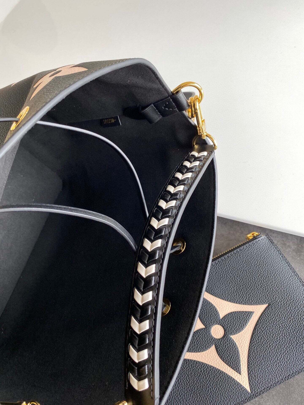 Louis Vuitton NeoNoe MM