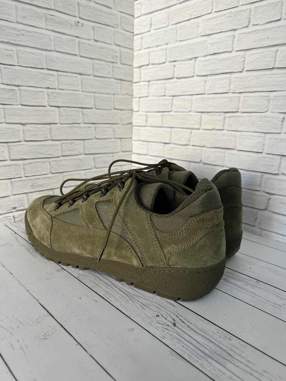 Кроссовки Taveler / олива