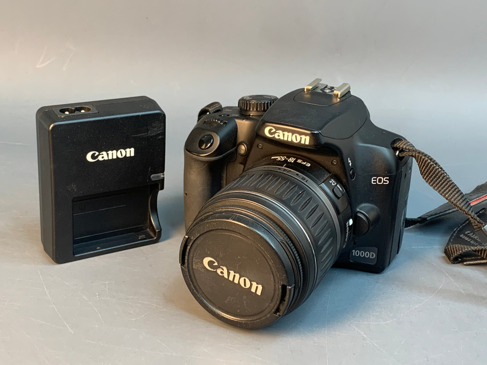Canon 1000D kit 18-55 mm 3.5-5.6 II