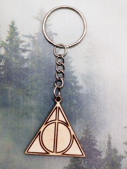 Брелок из дерева Дары смерти