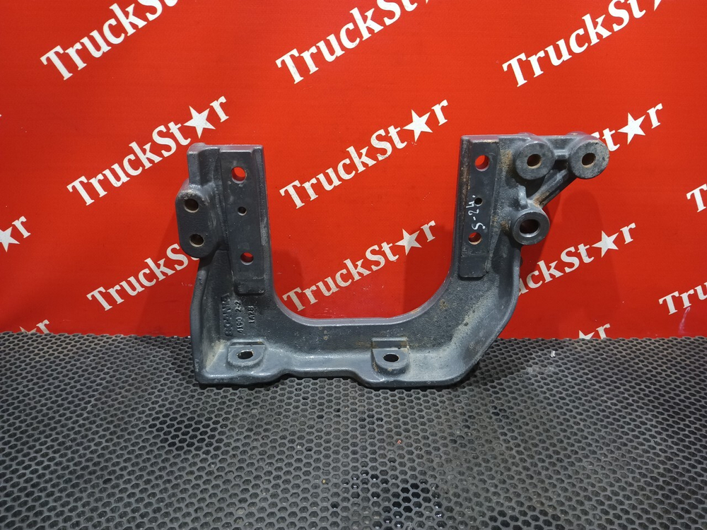 Кронштейн брызговика левого 2021г.