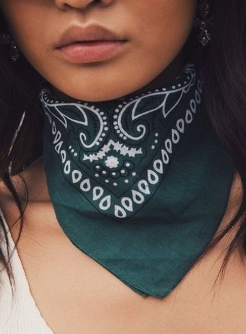 Бандана темно-зеленая пейсли огурцы