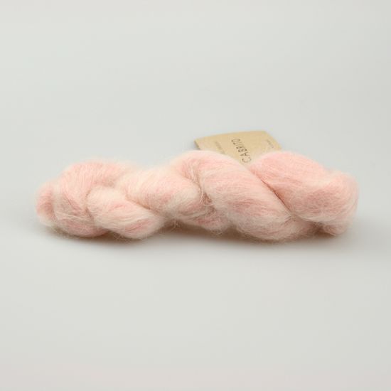 Пряжа MANOS DEL URUGUAY Cabrito (80% кид мохер, 20% полиамид)