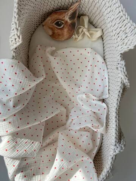 Муслиновая пеленка premium сердечки красные