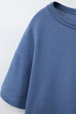 ZARA ФУТБОЛКА ИЗ ХЛОПКА И ЛЬНА С ЭФФЕКТОМ ПОТЕРТОСТИ, ЛИНЯЛЫЙ СИНИЙ