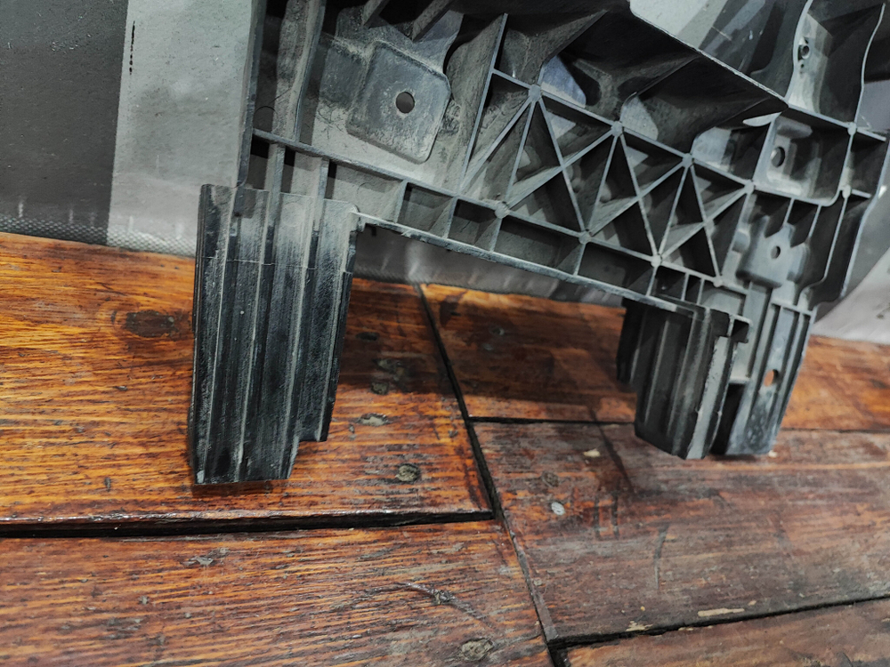 Кронштейн решетки радиатора левый Haval Jolion 21-нв Б/У Оригинал 5509117XST01A