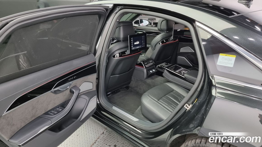 Audi A8 (D5) 55 TFSI Quattro LWB (12.2021)