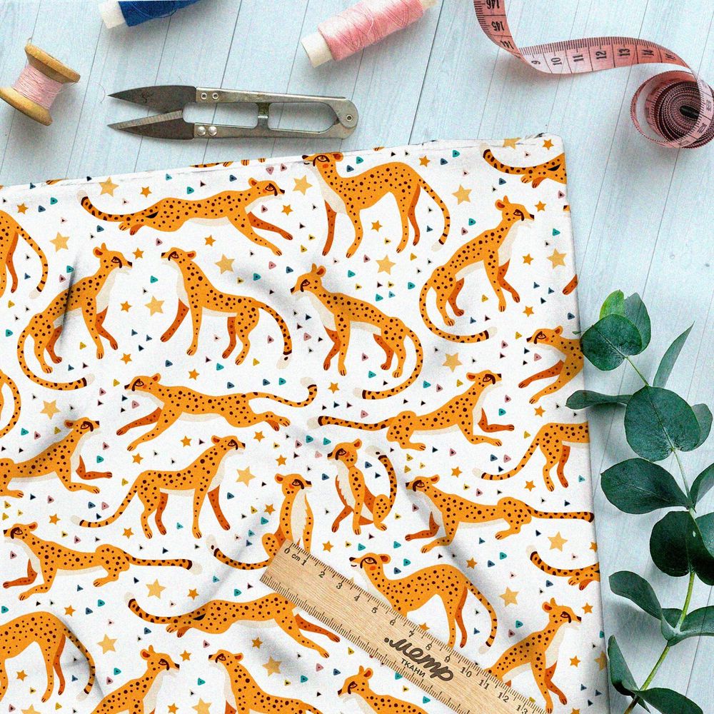 Ткань таффета динамичные гепарды на белом фоне