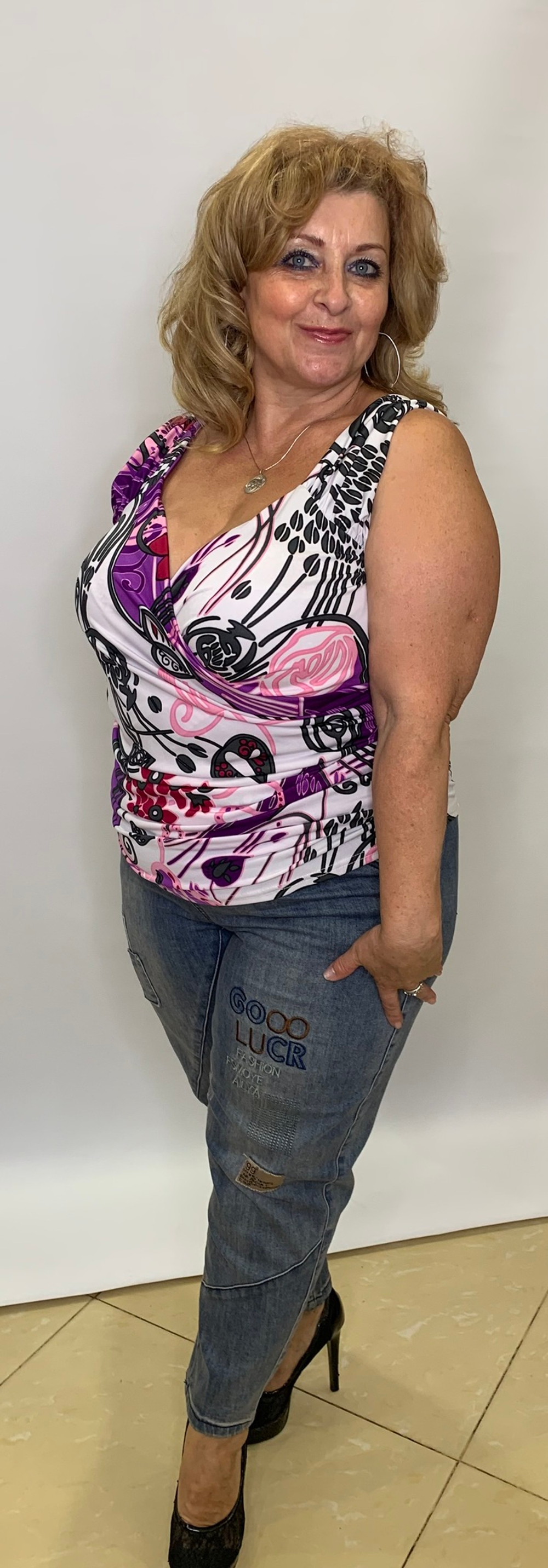 Цветной топ-майка с красивым "запахом"