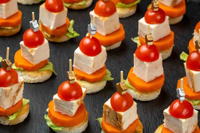 Канапе с копченным куриным филе, 20 шт.