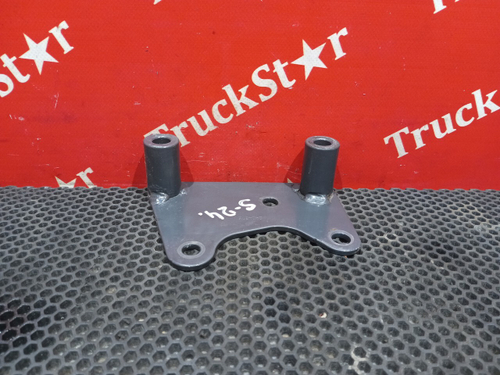 Кронштейн замка кабины левый 2021 год.