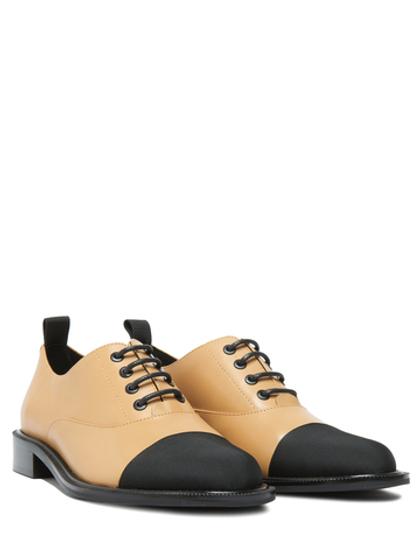 Женские комбинированные туфли бежевые с чёрной отделкой