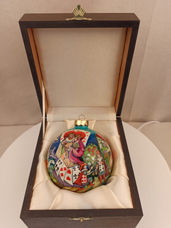 Шар новогодний с круговой авторской росписью  Палех "Алиса в стране чудес" в футляре