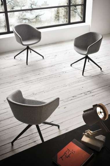 Кресло офисное с обивкой Basket U