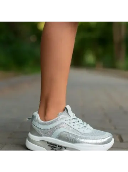 Кроссовки для девочки