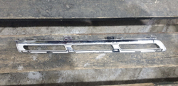 Молдинг решетки радиатора Mercedes GL GLS (X166) 15-19 Б/У Оригинал A1668881785