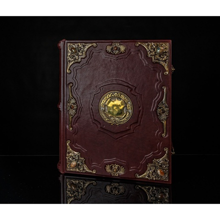 Подарочная родословная книга "Ювелирная" из натуральной кожи, с накладкой-надписью (бордовая)