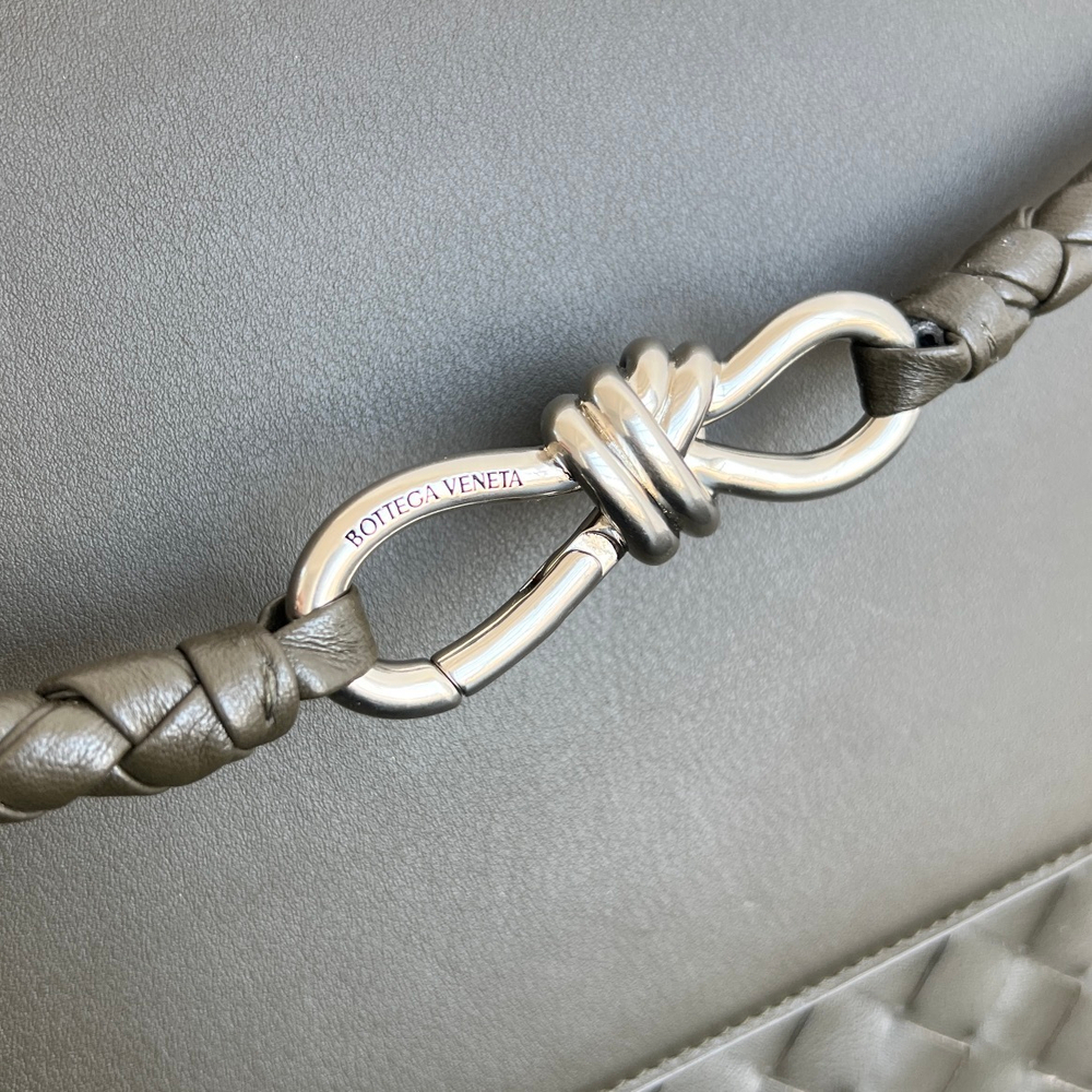 Bottega Veneta Large Andiamo Messenger 43 cm