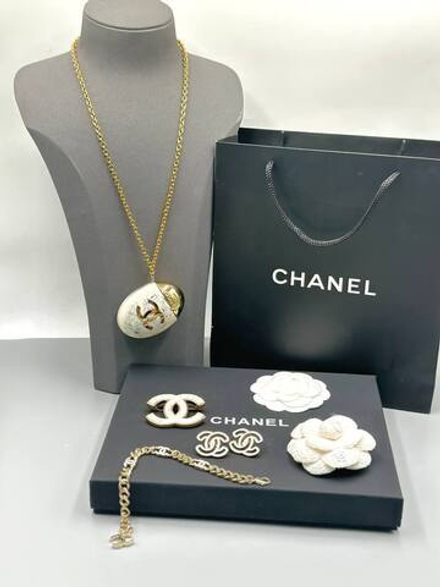 Брошь CHANEL камелия