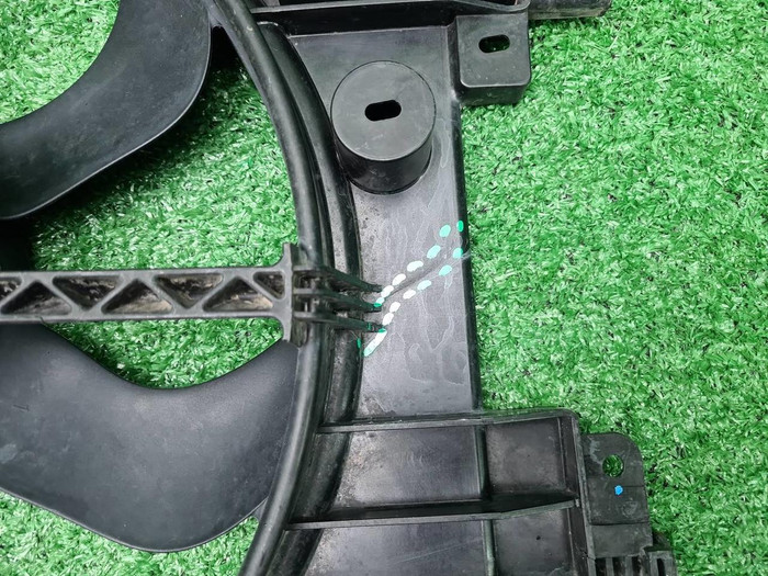 Диффузор с вентилятором Renault Logan 2 (14-22)