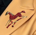 Брошка "Красная огненная лошадь". Женская брошь,украшение.Подарок на новый год. Символ года