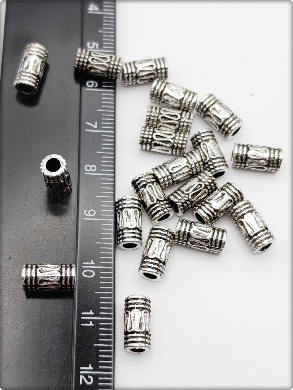 Бусины металлические для создания украшений.