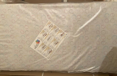 Матрас в детскую кроватку "Лежебока" размеры (120/60/7 см), двусторонней жесткости (1 .сторона -бикокос,2. сторона- синтетический наполнитель, верх- съемный чехол из бязи))