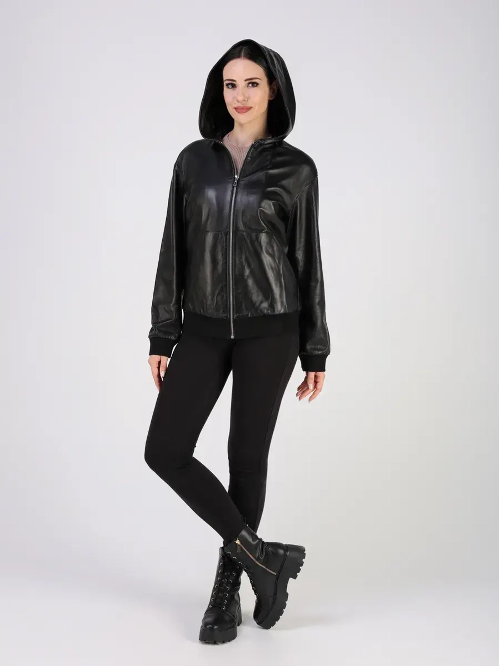 Кожаная куртка демисезонная с капюшоном