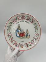 Тарелка Merry Christmas from Peter Rabbit Wedgwood 1991 год