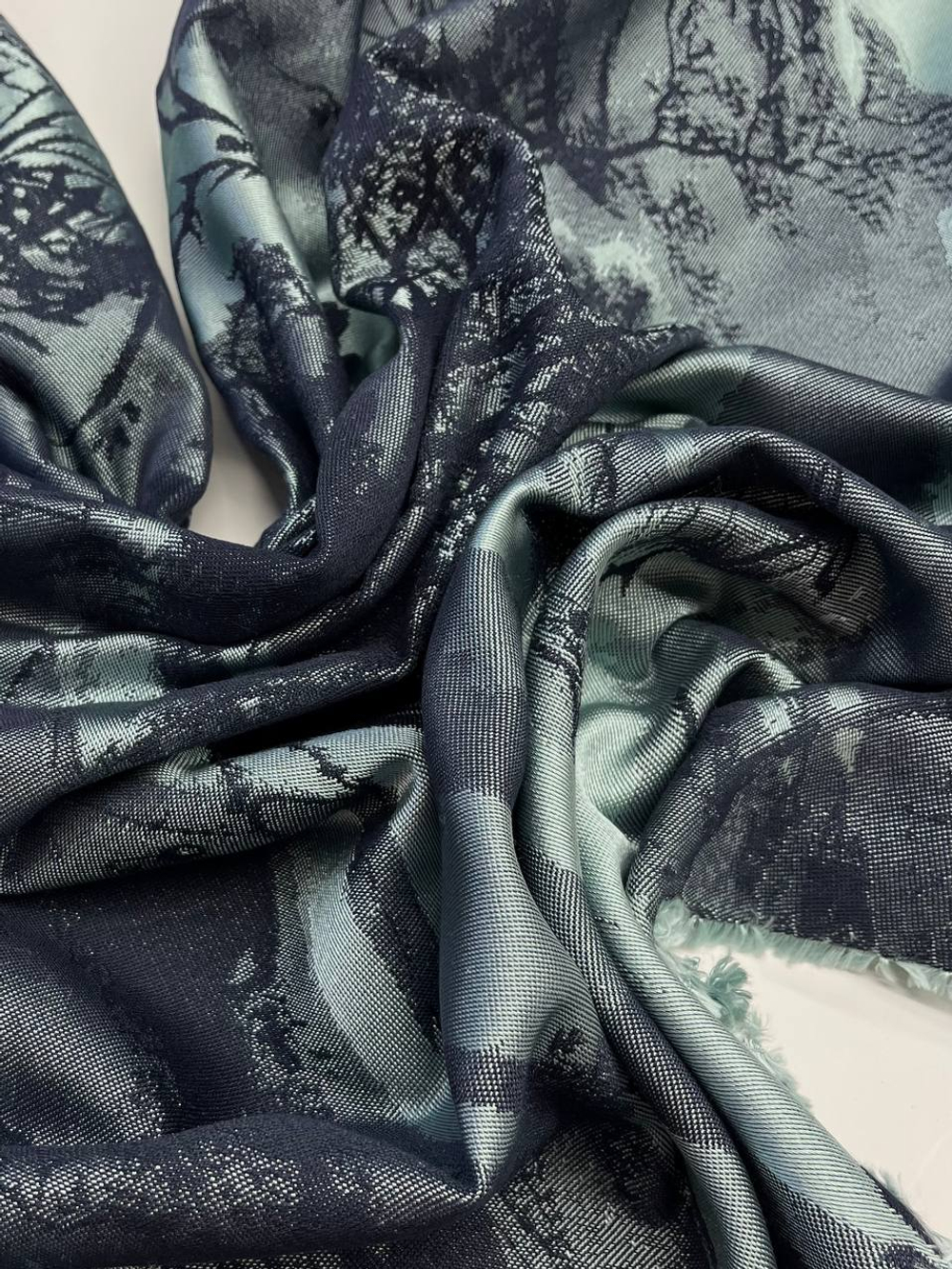 Жаккард шелк с хлопком голубой с синим принтом "Пейзаж/Люди"