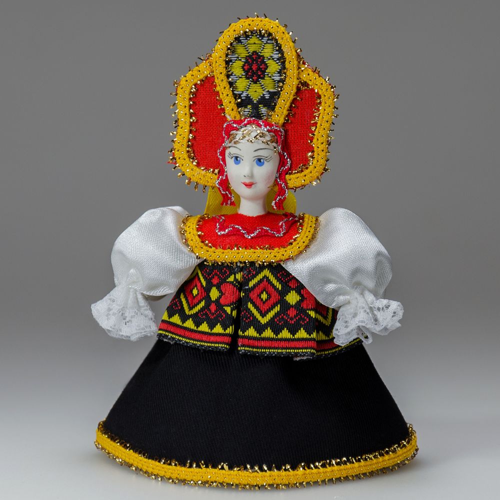 Малая подвесная кукла в душегрее