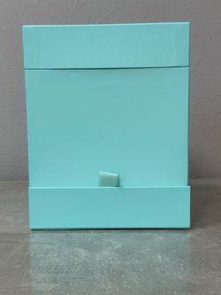 Квадратная коробка с отделением для подарка. Цвет: Морская волна . В розницу 700 рублей .