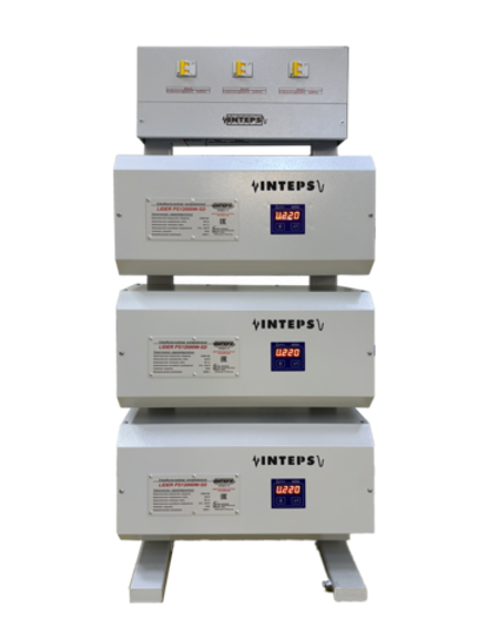 Трехфазный комплект стабилизаторов серии W-SD на стойке с ручным байпасом